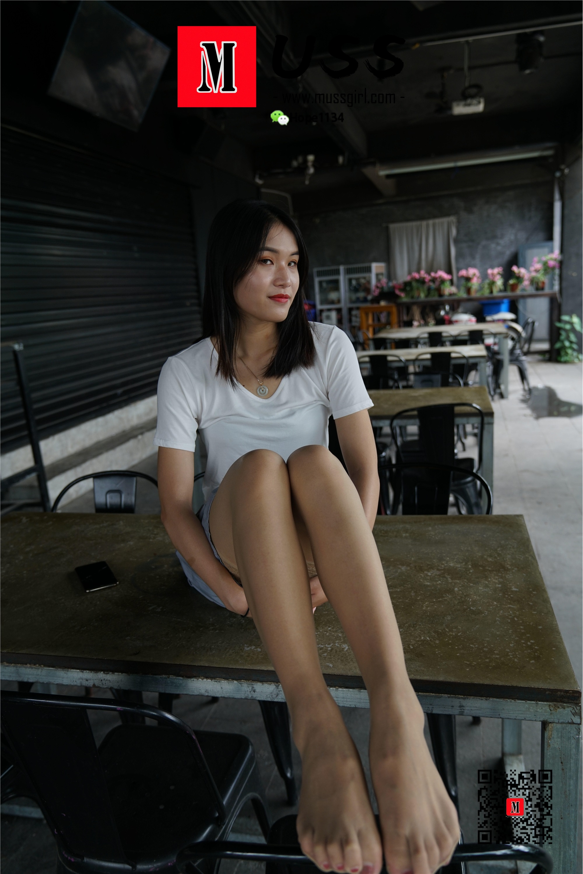 MussGirl慕丝女郎  NO.032 陈老师长筒蕾丝与少女裙搭配的清纯性感